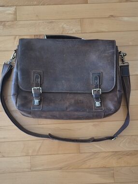 Beautiful quality leather Kattee bag, made in USA